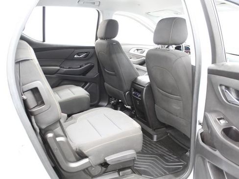 Used 2020 Chevrolet Traverse LT FWD image 19
