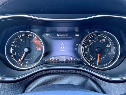 Used 2019 Jeep Cherokee Limited w/ Luxury Group AWD/4WD image 13
