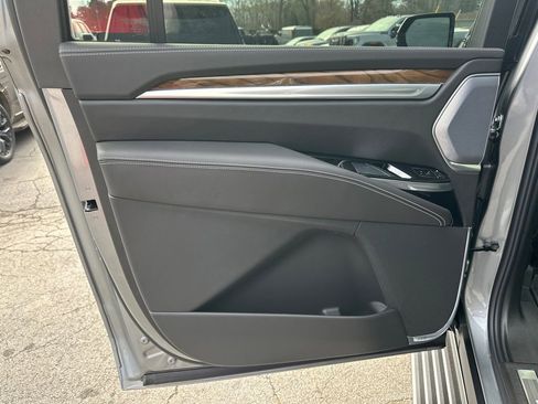 New 2026 Cadillac Escalade ESV Platinum Sport w/ LPO, ONYX Package image 21