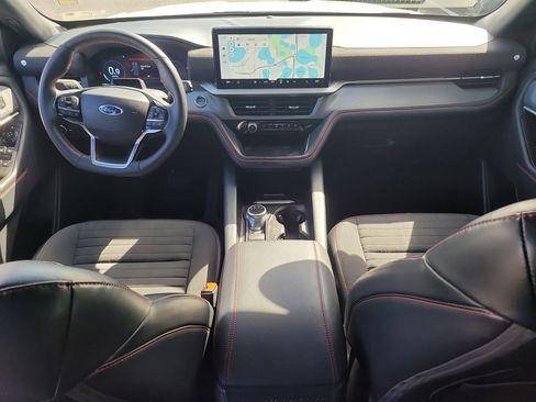 Used 2025 Ford Explorer ST-Line image 13