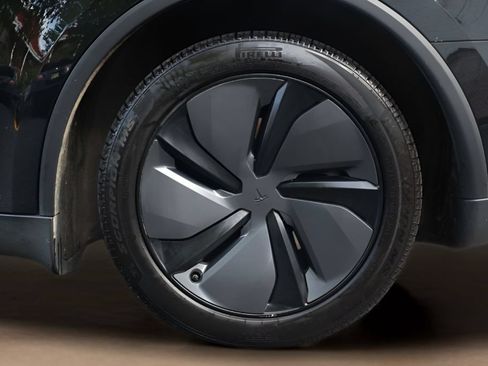 Used 2026 Tesla Model Y Long Range RWD image 8