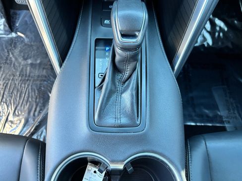 Certified 2024 Toyota Venza XLE image 28