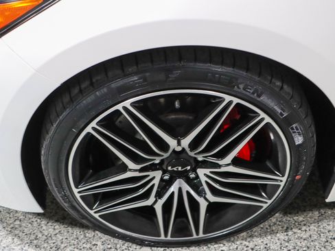 Used 2022 Kia Stinger GT1 RWD image 11