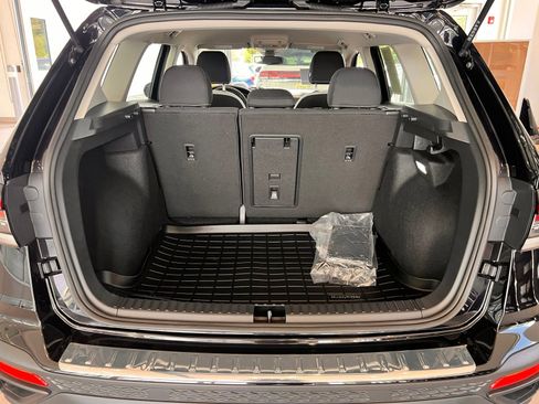 Certified 2025 Volkswagen Taos S FWD image 31
