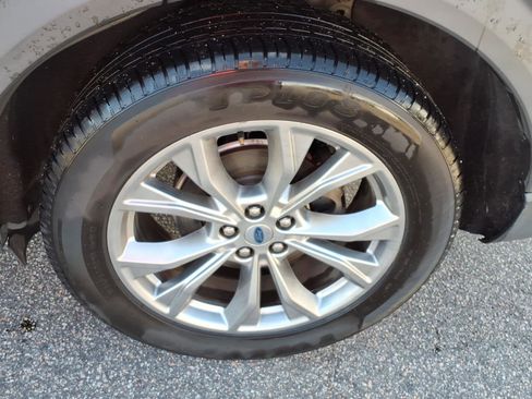 Used 2021 Ford Explorer Limited w/ Equipment Group 301A image 8