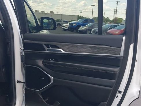 Used 2022 Jeep Wagoneer Series II AWD/4WD image 10