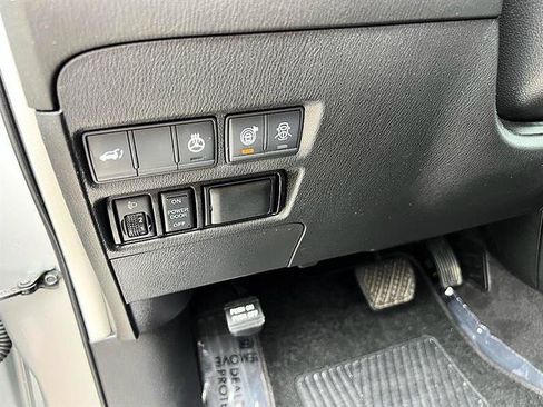 Used 2019 Nissan Armada Platinum w/ Captain's Chairs Package RWD image 30