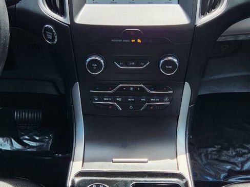 Used 2019 Ford Edge SEL w/ Equipment Group 201A AWD/4WD image 32
