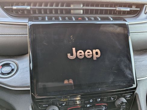 Used 2024 Jeep Grand Cherokee L Limited w/ Luxury Tech Group II AWD/4WD image 19