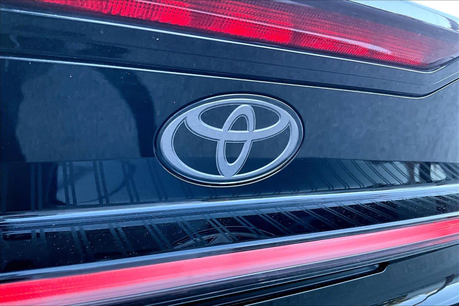 Used 2026 Toyota Prius Plug-In Hybrid FWD image 31