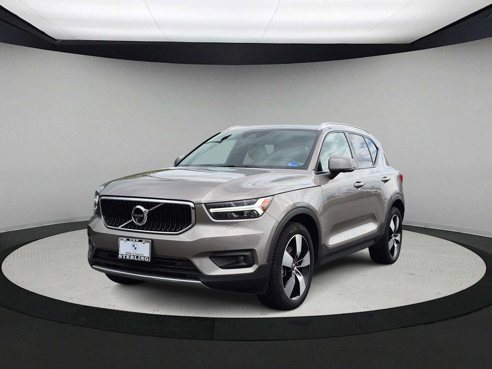 Used 2022 Volvo XC40 T5 Momentum w/ Premium Package AWD/4WD image 4