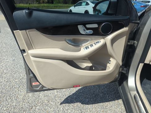 Used 2020 Mercedes-Benz GLC 300 w/ Premium Package image 18