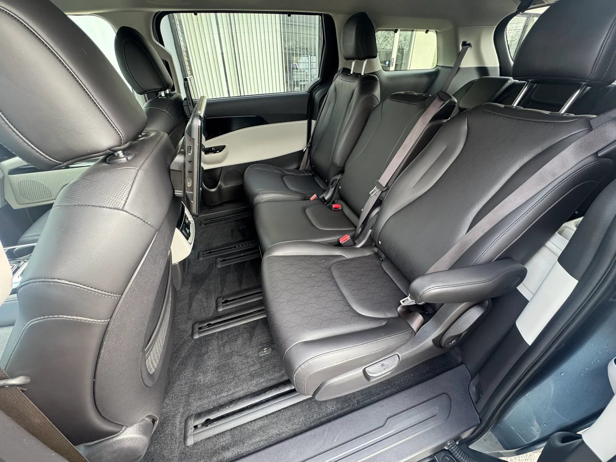 Used 2022 Kia Carnival SX FWD image 20