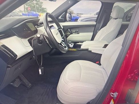 Used 2023 Land Rover Range Rover Sport SE image 8