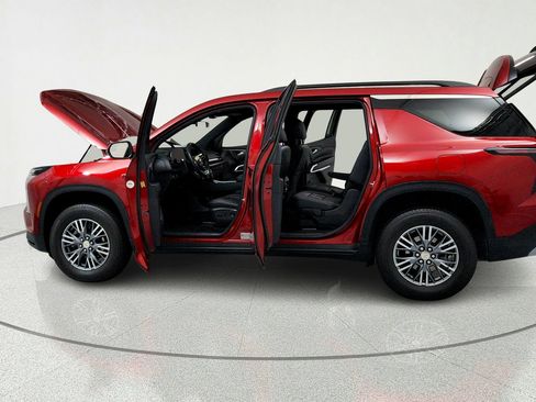Used 2024 Chevrolet Traverse LT w/ LPO, Floor Liner Package FWD image 10