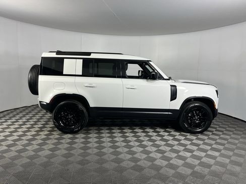 Used 2025 Land Rover Defender 110 S image 5