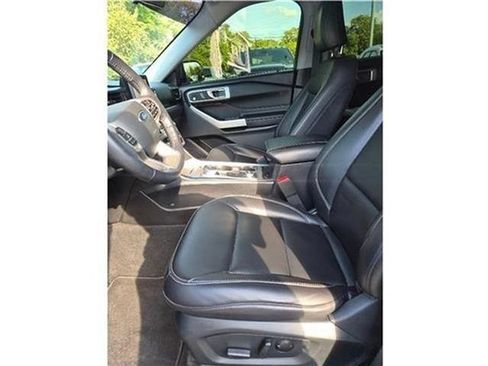 Used 2022 Ford Explorer XLT w/ Equipment Group 202A AWD/4WD image 34
