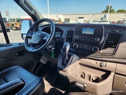 Used 2020 Ford Transit 350 XL image 2
