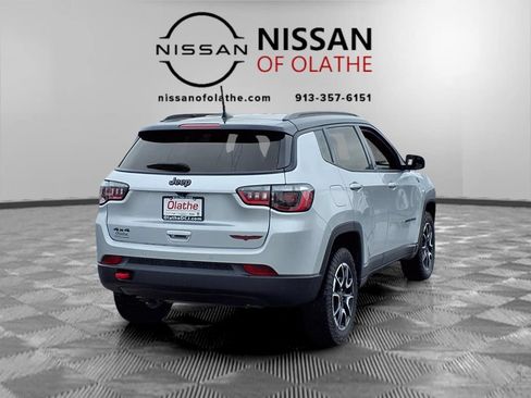 Used 2025 Jeep Compass Trailhawk AWD/4WD image 28