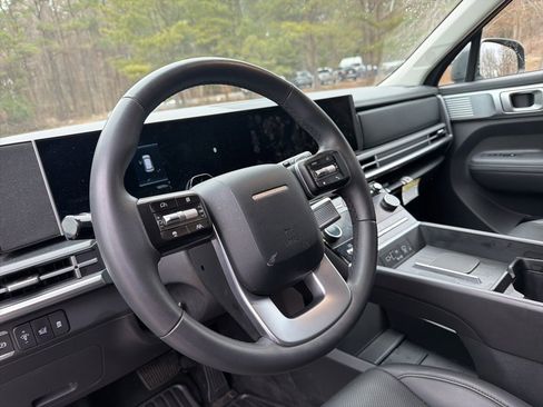 Certified 2025 Hyundai Santa Fe SEL image 9