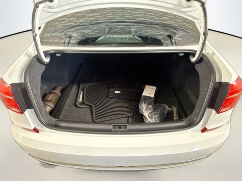 Used 2016 Volkswagen Passat 1.8T SE w/ Lighting Package image 35