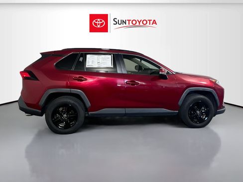 Used 2019 Toyota RAV4 XLE FWD image 2