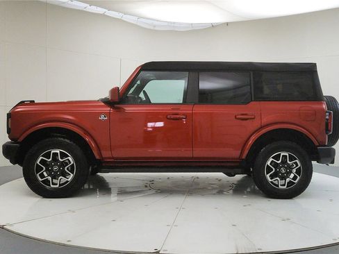 Used 2023 Ford Bronco Outer Banks image 5