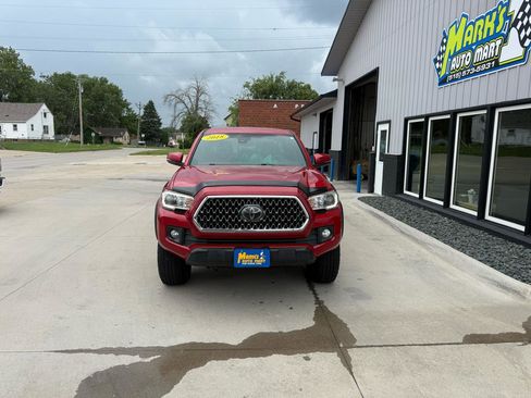 Used 2018 Toyota Tacoma TRD Off-Road AWD/4WD image 2