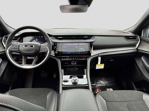 New 2026 Jeep Grand Cherokee Altitude AWD/4WD image 8