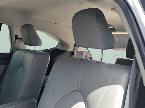 Used 2022 Toyota Highlander XLE FWD image 12