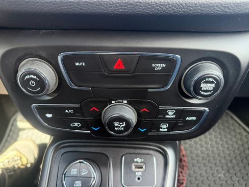 Used 2019 Jeep Compass Trailhawk AWD/4WD image 26