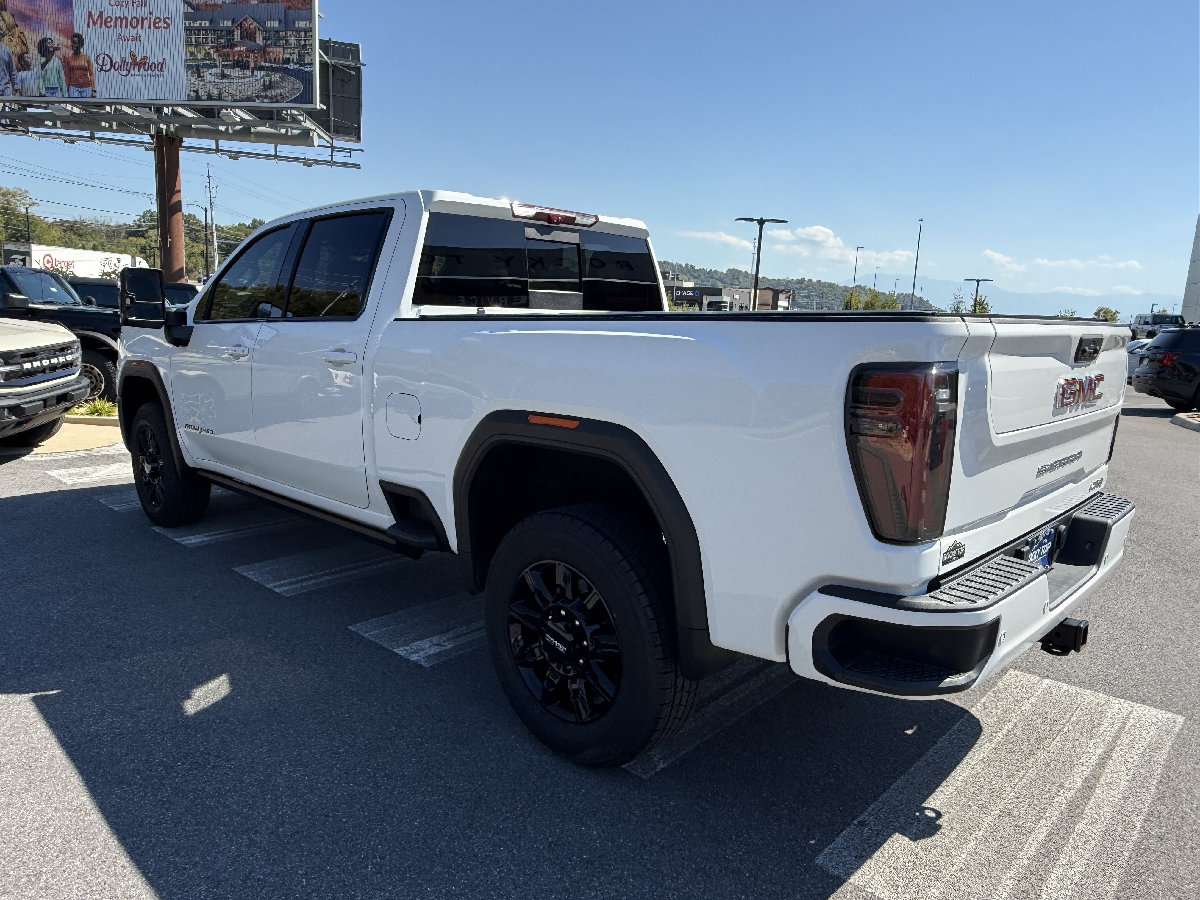 Used 2025 GMC Sierra 2500 AT4 w/ AT4 Premium Plus Package AWD/4WD image 7