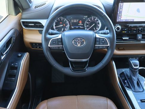 Used 2022 Toyota Highlander Platinum image 22