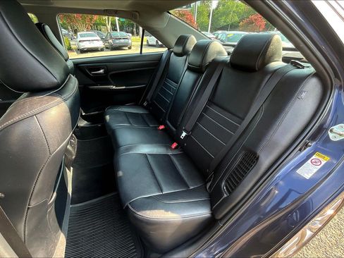 Used 2015 Toyota Camry XLE w/ Moonroof Package FWD image 28