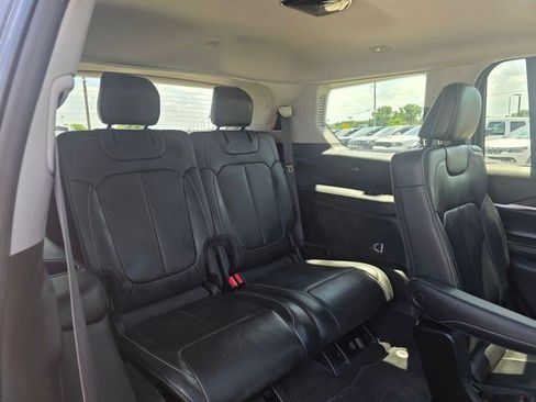 Used 2022 Jeep Grand Cherokee L Limited AWD/4WD image 17