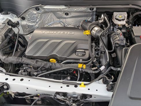 Used 2025 Chevrolet Trax LT w/ LT Convenience Package image 34