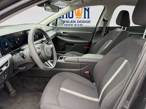 Used 2025 Hyundai Sonata SEL FWD image 21