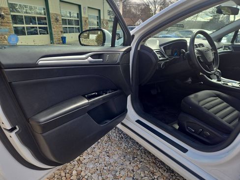 Used 2015 Ford Fusion SE image 15