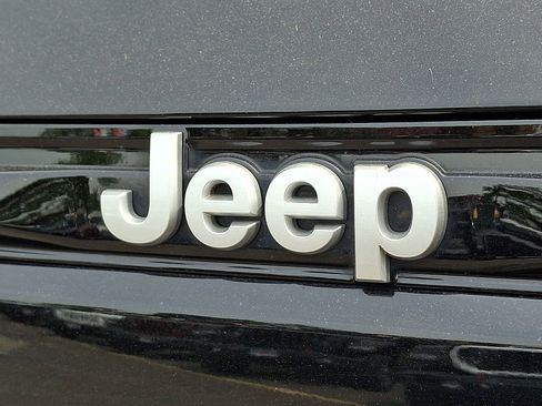 Used 2024 Jeep Grand Cherokee Laredo X AWD/4WD image 28