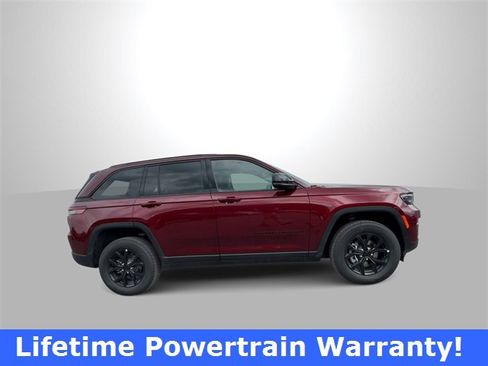 New 2025 Jeep Grand Cherokee Altitude image 9