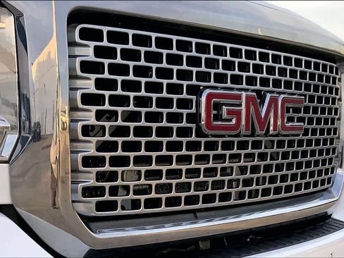 Used 2015 GMC Sierra 2500 Denali w/ Duramax Plus Package image 27