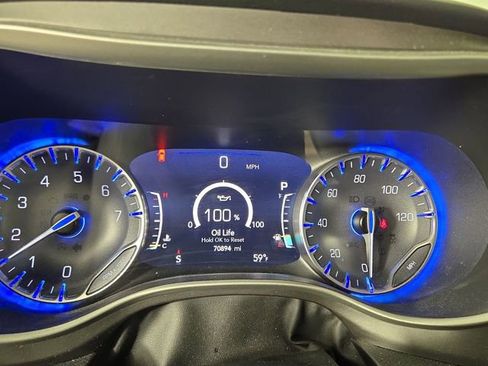 Used 2022 Chrysler Pacifica Touring-L FWD image 19