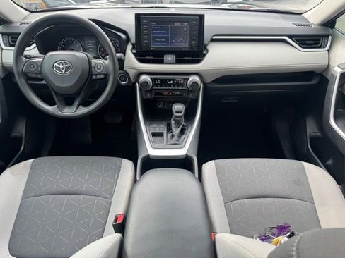 Used 2022 Toyota RAV4 XLE w/ Convenience Package FWD image 14