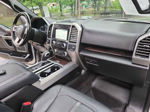 Used 2017 Ford F150 Platinum w/ Equipment Group 701A Luxury image 50