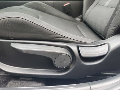Used 2021 Hyundai Elantra SE FWD image 10