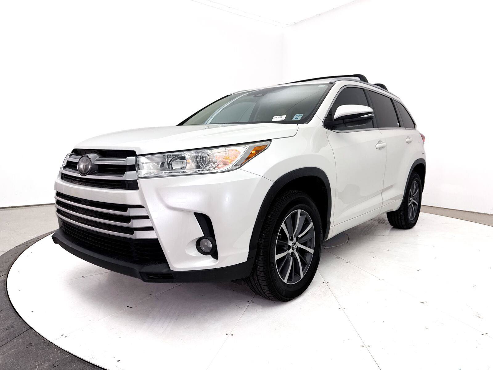 Used 2018 Toyota Highlander XLE FWD image 3