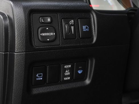 Used 2022 Toyota 4Runner Limited AWD/4WD image 25