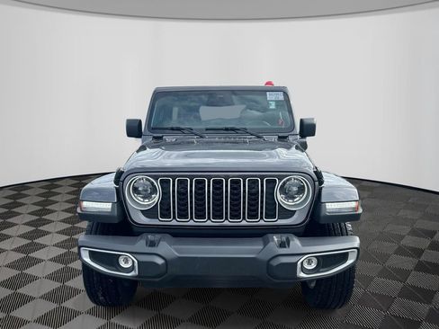 Used 2025 Jeep Wrangler Unlimited Sahara image 2