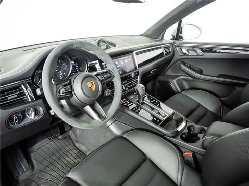 New 2026 Porsche Macan GTS AWD/4WD image 4