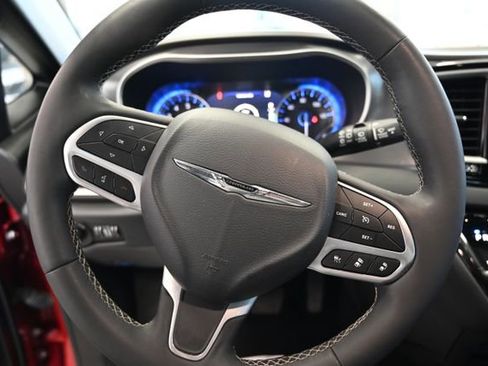 Used 2025 Chrysler Pacifica Select FWD image 23